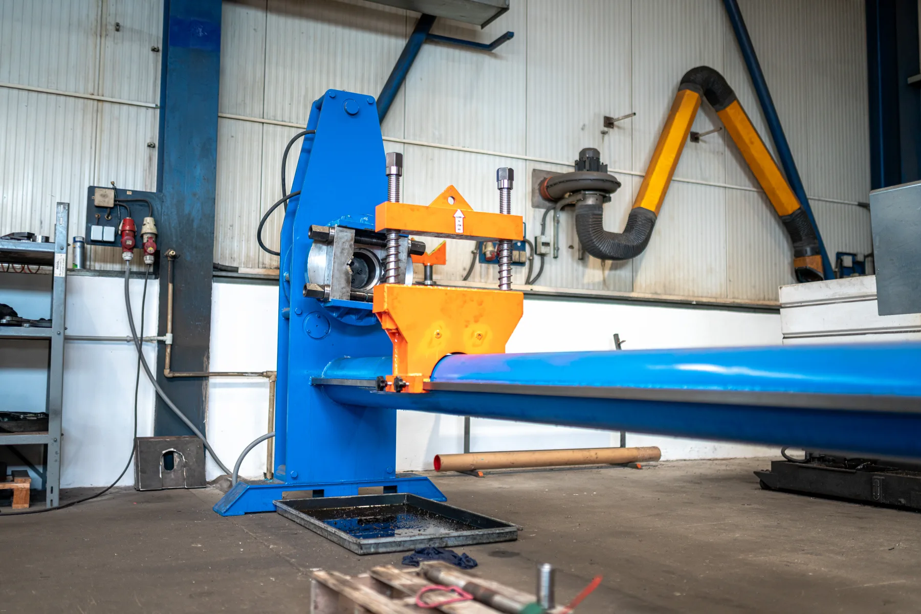 Povolovací lavice pro demontáž hydraulických válců